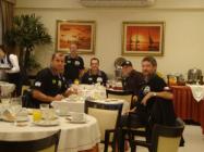 Equipes no caf� da manh� em Santa F�/AR